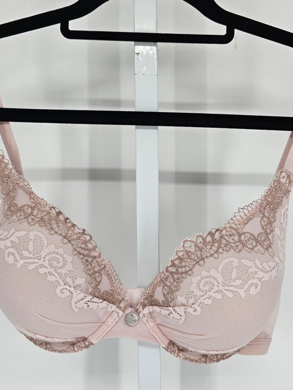 DKNY Womens Sz 34D padded Push Up Bra Sexy Lace Light Pink
